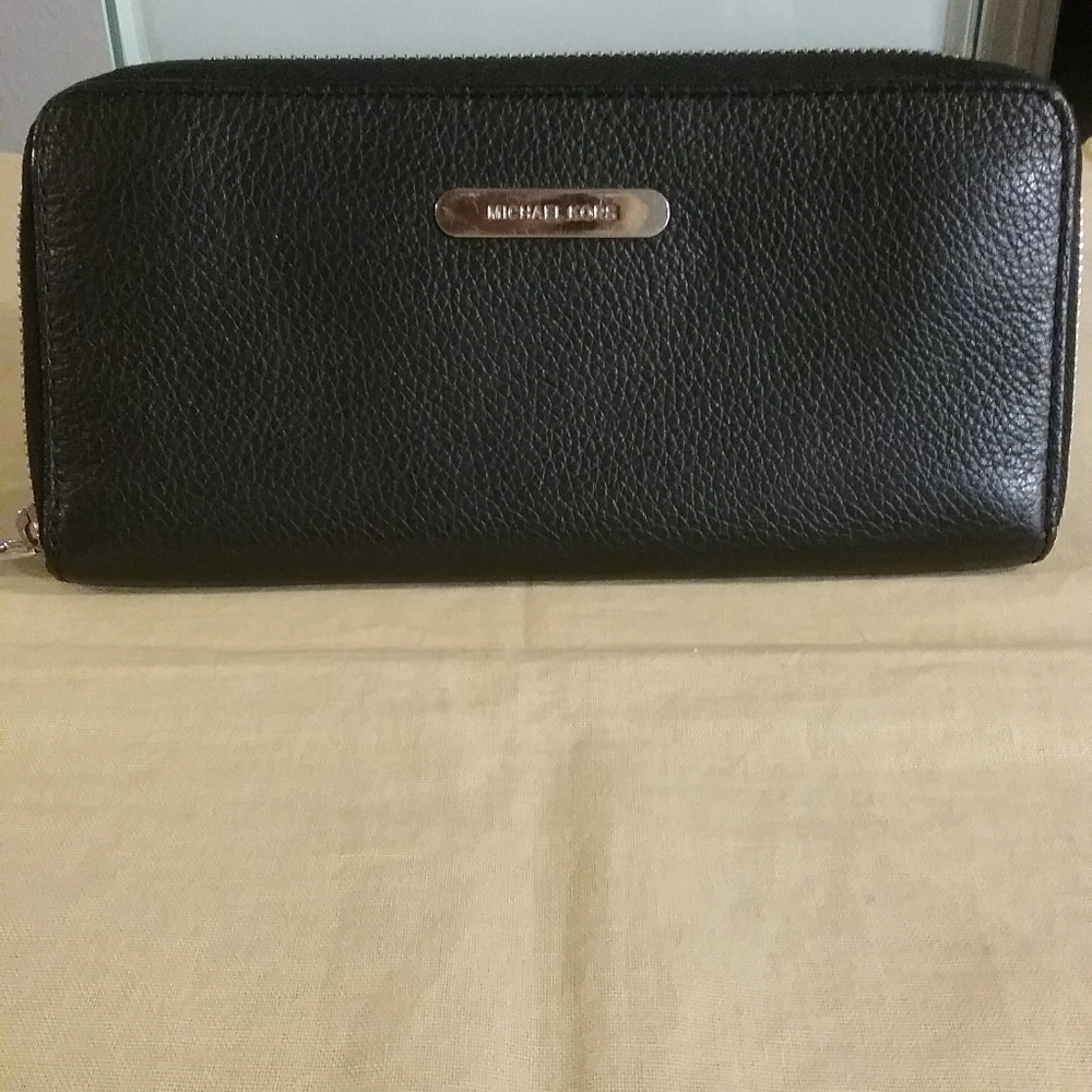 Authentic Michael Kors Zippy Black Wallet